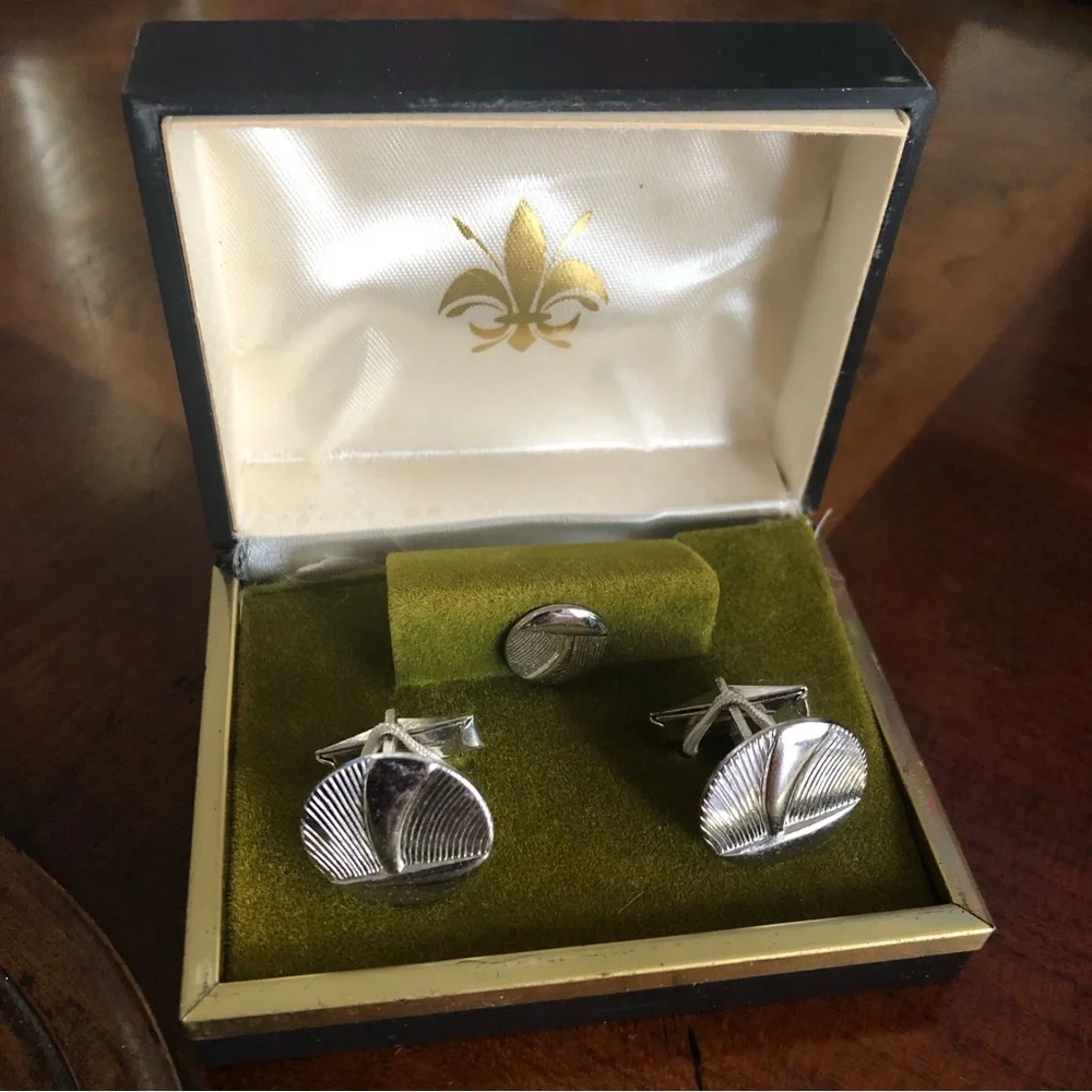 Men’s vintage textured design cuff link and tie pin boxed set